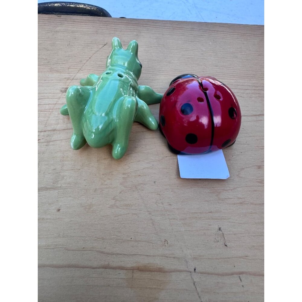 Cracker Barrel Ladybug Grasshopper Salt Pepper Shakers Set New - Picture 5 of 6